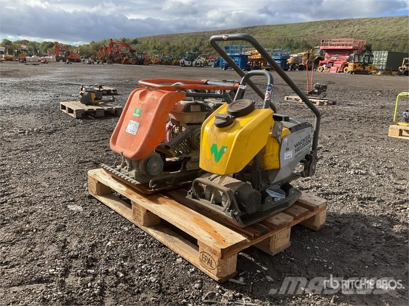 Belle of (2) Belle FC4500E Vibratory Plate Compactor Placas compactadoras