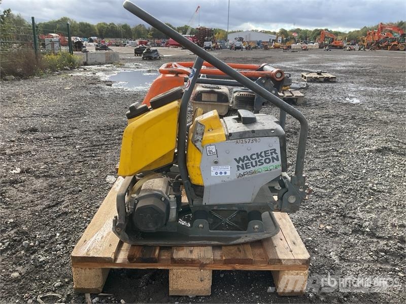 Belle of (2) Belle FC4500E Vibratory Plate Compactor Placas compactadoras