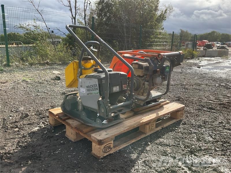 Belle of (2) Belle FC4500E Vibratory Plate Compactor Placas compactadoras