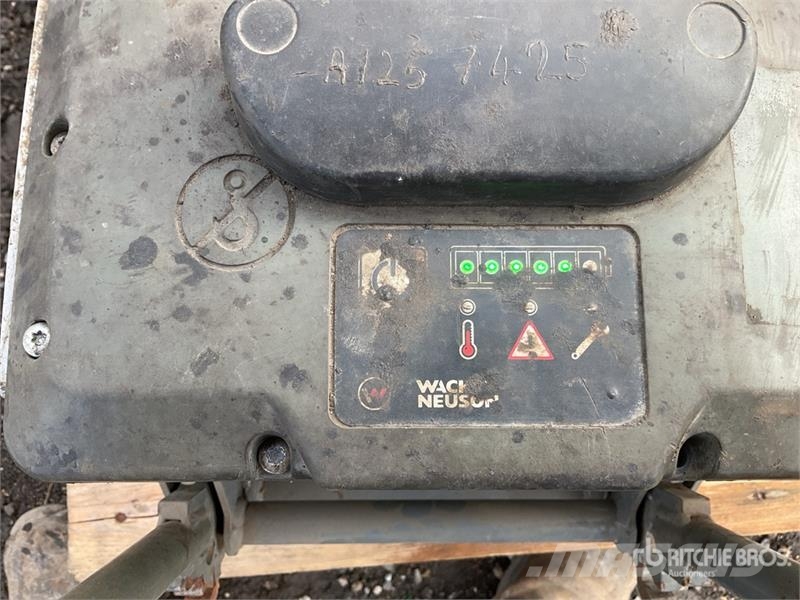 Belle of (2) Belle FC4500E Vibratory Plate Compactor Placas compactadoras