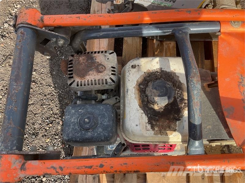Belle of (2) Belle FC4500E Vibratory Plate Compactor Placas compactadoras