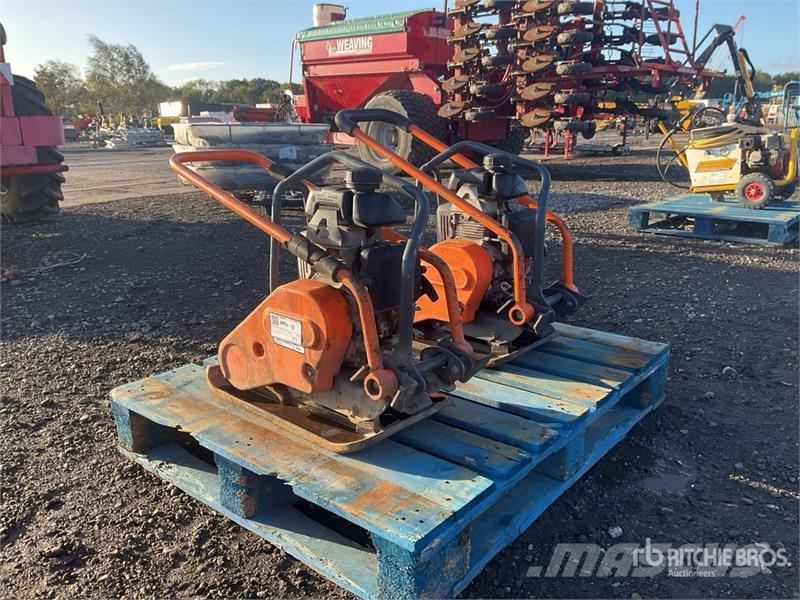 Belle of (2) Belle LC3251 Vibratory Plate Compactor Placas compactadoras