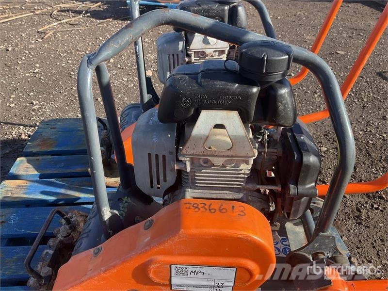 Belle of (2) Belle LC3251 Vibratory Plate Compactor Placas compactadoras