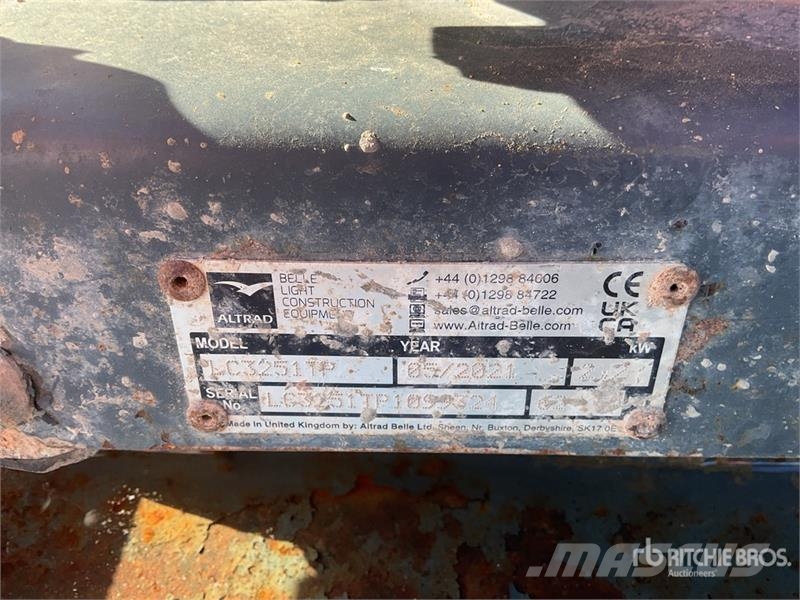 Belle of (2) Belle LC3251 Vibratory Plate Compactor Placas compactadoras