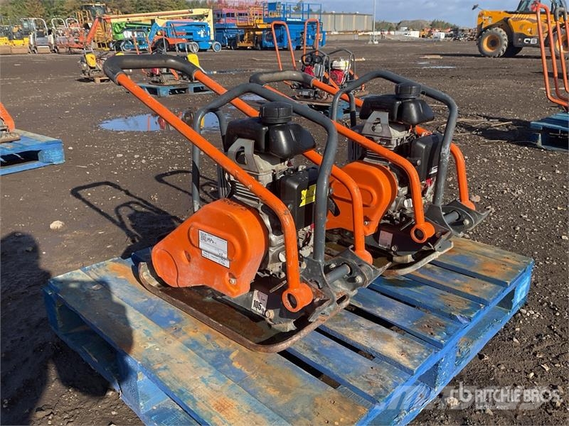 Belle of (2) Belle LC3251 Vibratory Plate Compactor Placas compactadoras