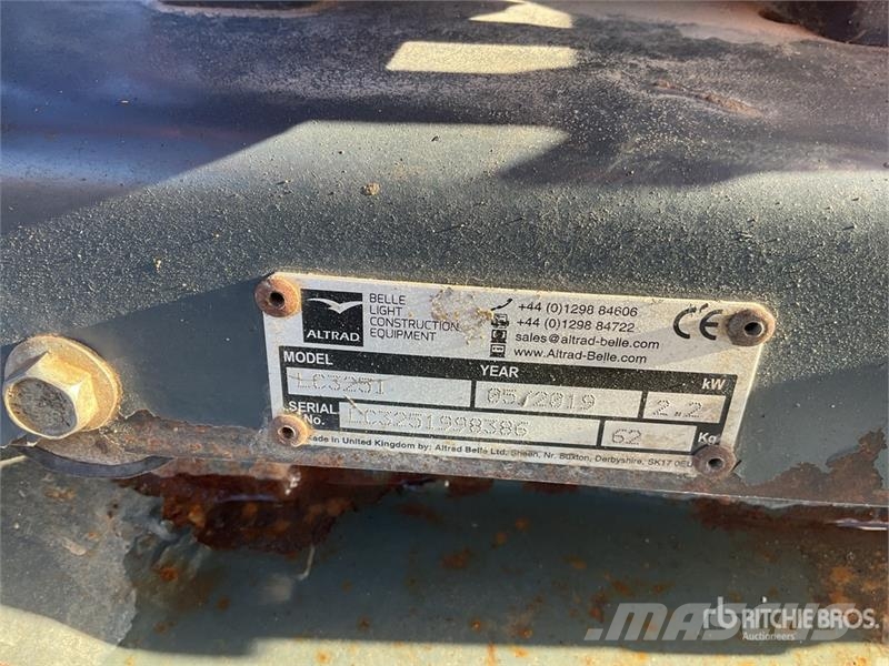 Belle of (2) Belle LC3251 Vibratory Plate Compactor Placas compactadoras