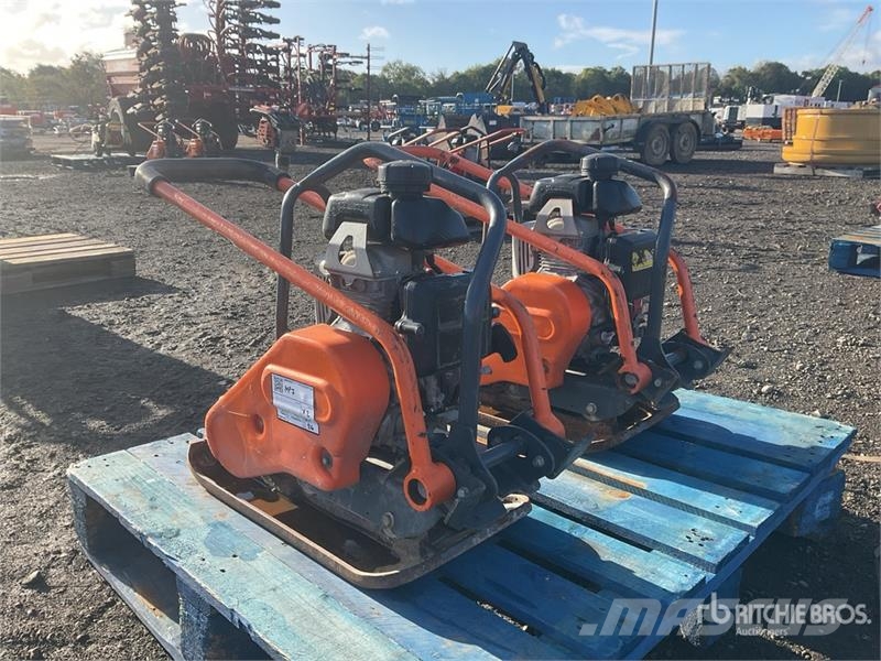 Belle of (2) Belle LC3251 Vibratory Plate Compactor Placas compactadoras