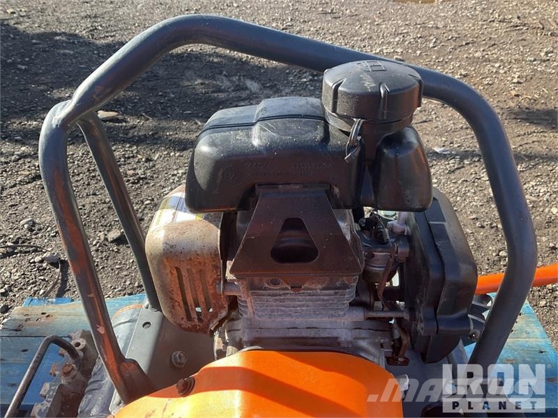 Belle of (2) Belle LC3251 Vibratory Plate Compactor Placas compactadoras