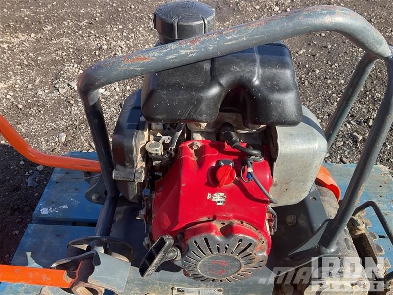 Belle of (2) Belle LC3251 Vibratory Plate Compactor Placas compactadoras