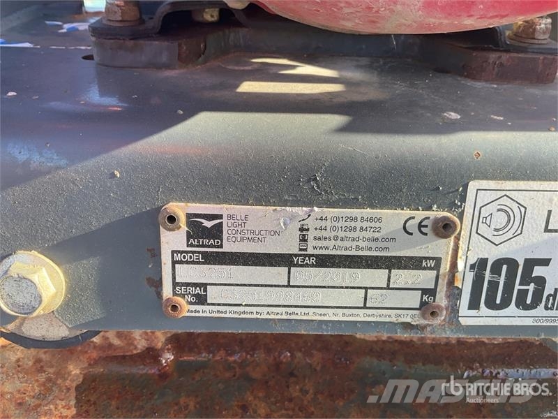 Belle of (2) Belle LC3251 Vibratory Plate Compactor Placas compactadoras