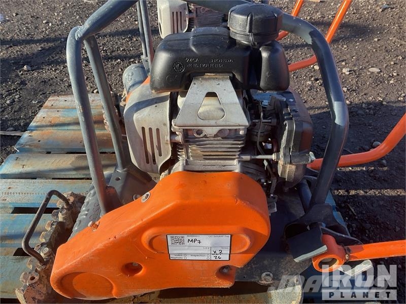Belle of (2) Belle LC3251 Vibratory Plate Compactor Placas compactadoras