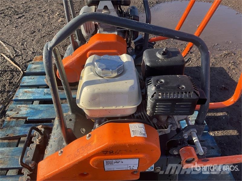 Belle of (2) Belle LC3251 Vibratory Plate Compactor Placas compactadoras