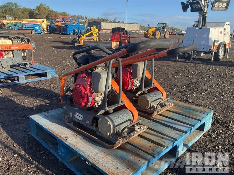 Belle of (2) Belle LC3251 Vibratory Plate Compactor Placas compactadoras