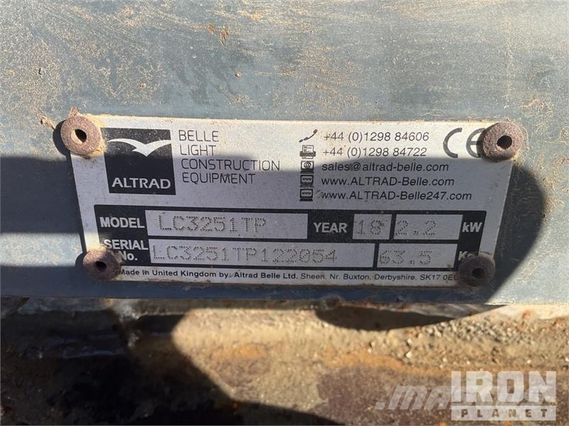 Belle of (2) Belle LC3251 Vibratory Plate Compactor Placas compactadoras