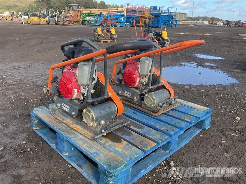 Belle of (2) Belle LC3251 Vibratory Plate Compactor Placas compactadoras