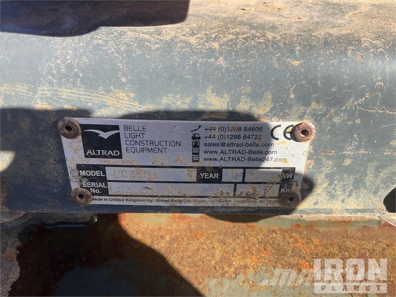 Belle of (2) Belle LC3251 Vibratory Plate Compactor Placas compactadoras