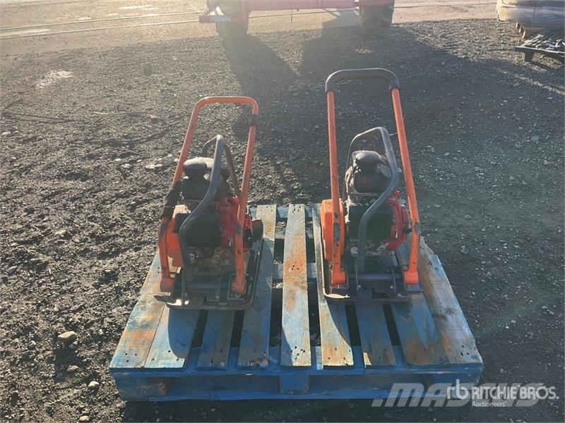 Belle of (2) Belle LC3251 Vibratory Plate Compactor Placas compactadoras