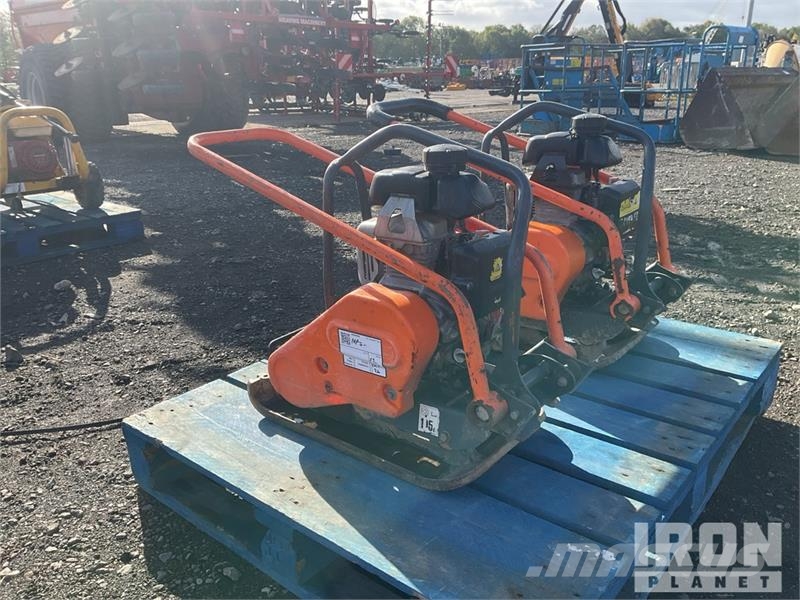 Belle of (2) Belle LC3251 Vibratory Plate Compactor Placas compactadoras
