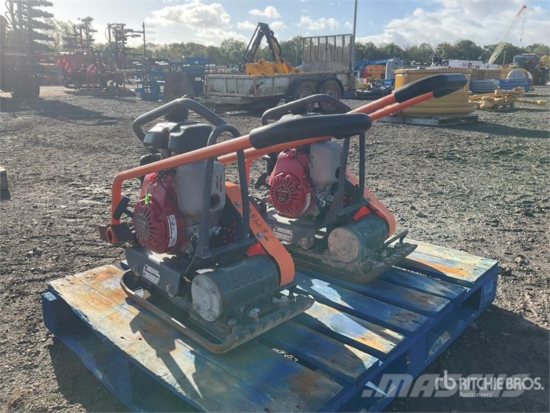Belle of (2) Belle LC3251 Vibratory Plate Compactor Placas compactadoras
