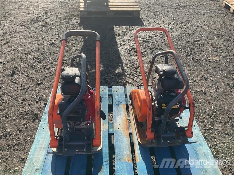 Belle of (2) Belle LC3251 Vibratory Plate Compactor Placas compactadoras