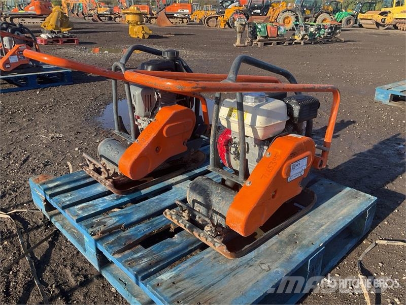 Belle of (2) Belle LC3251 Vibratory Plate Compactor Placas compactadoras