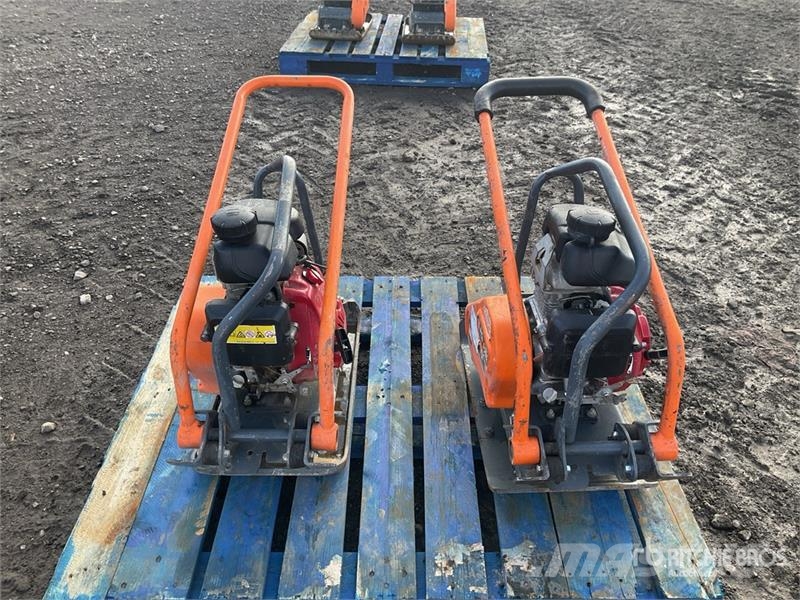 Belle of (2) Belle LC3251 Vibratory Plate Compactor Placas compactadoras
