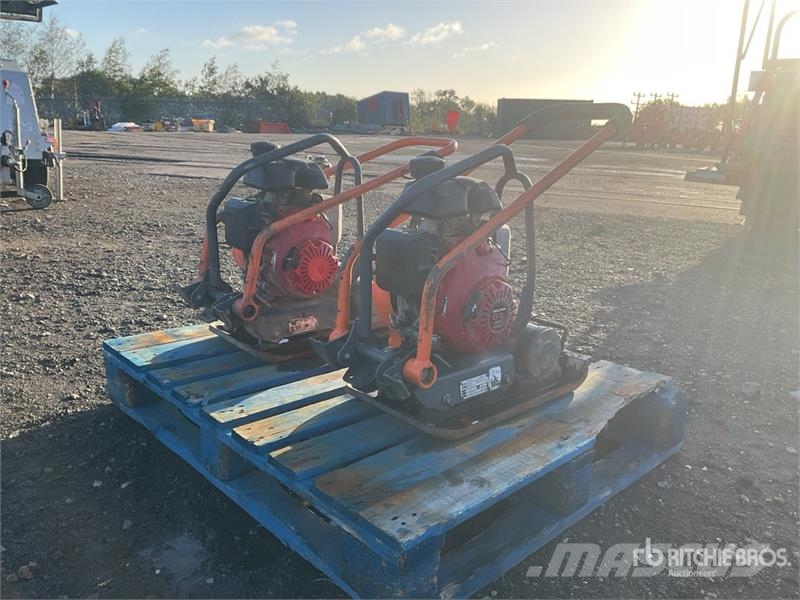 Belle of (2) Belle LC3251 Vibratory Plate Compactor Placas compactadoras