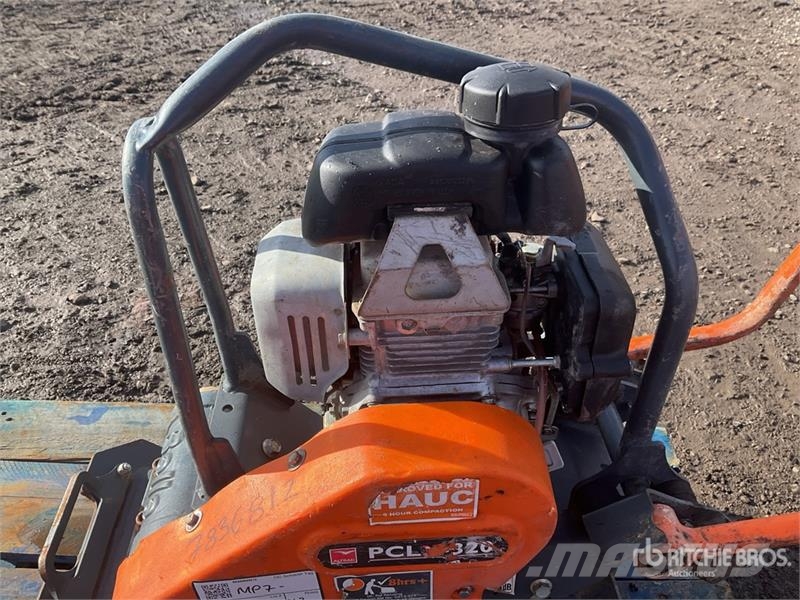 Belle of (2) Belle LC3251 Vibratory Plate Compactor Placas compactadoras