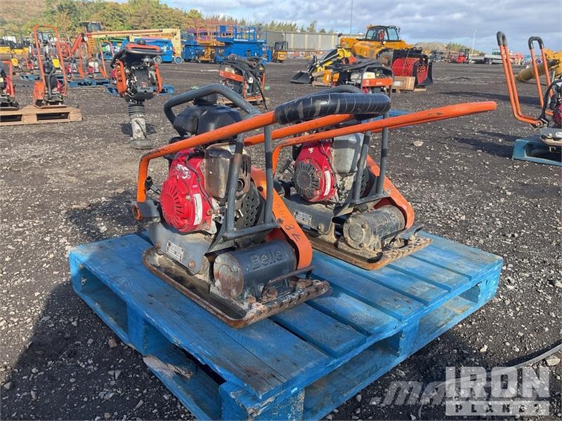 Belle of (2) Belle LC3251 Vibratory Plate Compactor Placas compactadoras