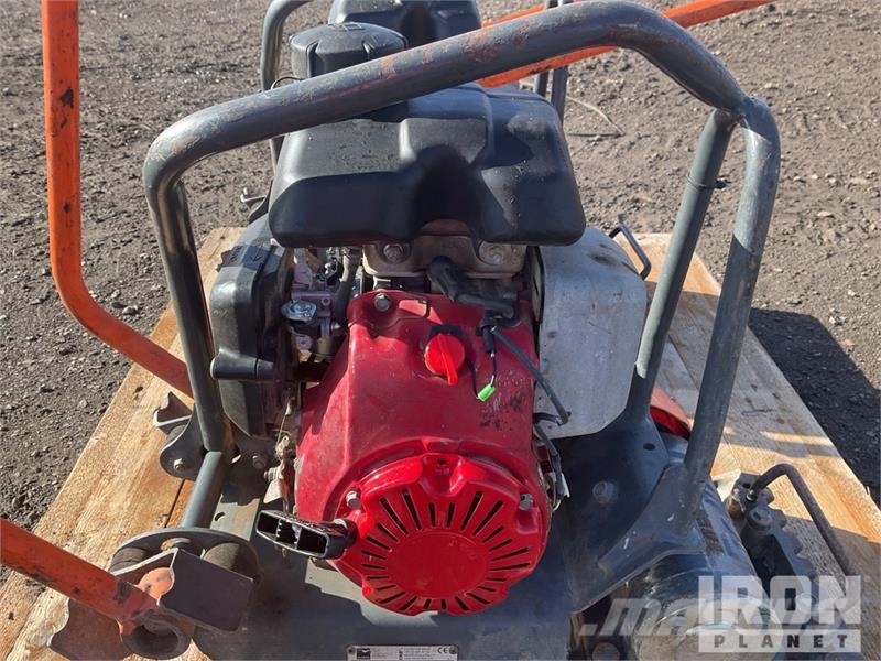 Belle of (2) Belle LC3251 Vibratory Plate Compactor Placas compactadoras