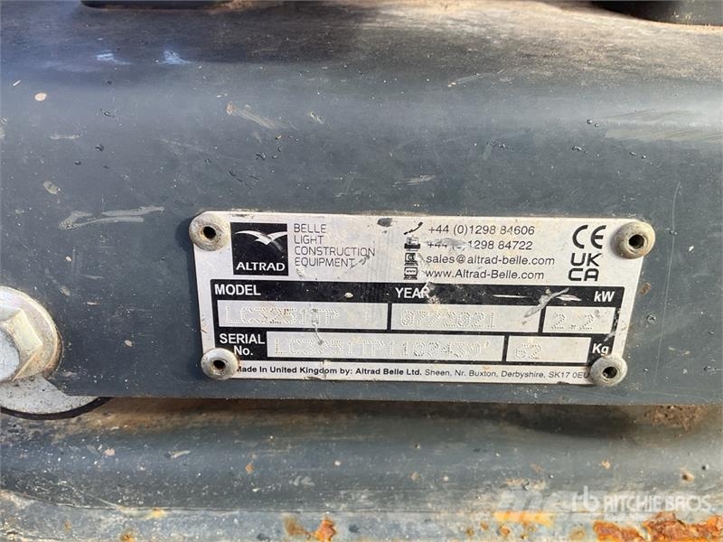 Belle of (2) Belle LC3251 Vibratory Plate Compactor Placas compactadoras