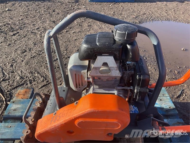 Belle of (2) Belle LC3251 Vibratory Plate Compactor Placas compactadoras
