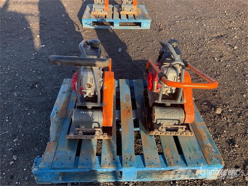 Belle of (2) Belle LC3251 Vibratory Plate Compactor Placas compactadoras