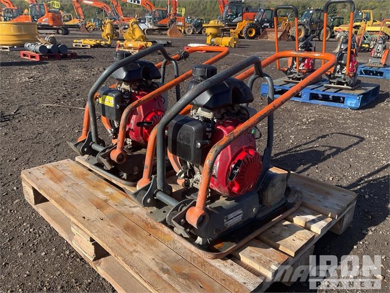 Belle of (2) Belle LC3251 Vibratory Plate Compactor Placas compactadoras