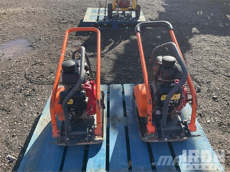 Belle of (2) Belle LC3251 Vibratory Plate Compactor Placas compactadoras
