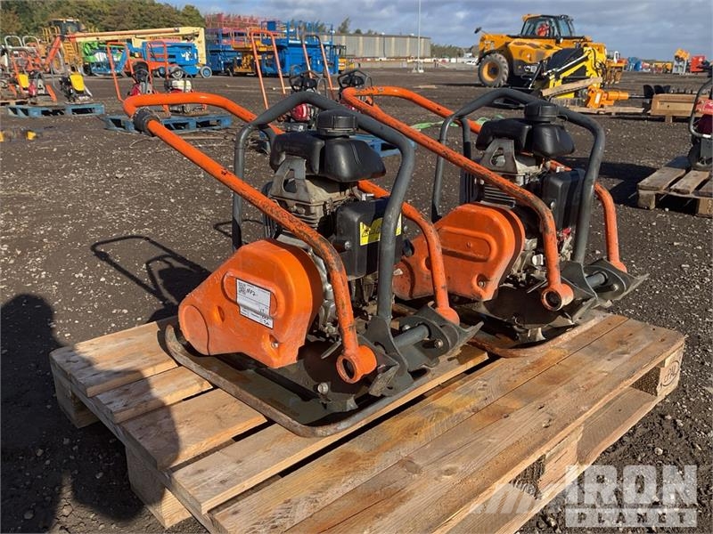 Belle of (2) Belle LC3251 Vibratory Plate Compactor Placas compactadoras