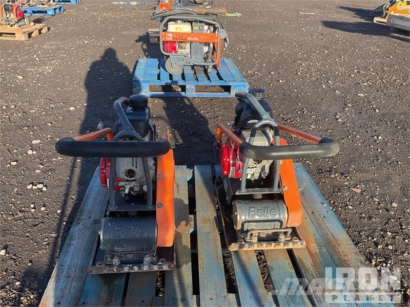 Belle of (2) Belle LC3251 Vibratory Plate Compactor Placas compactadoras