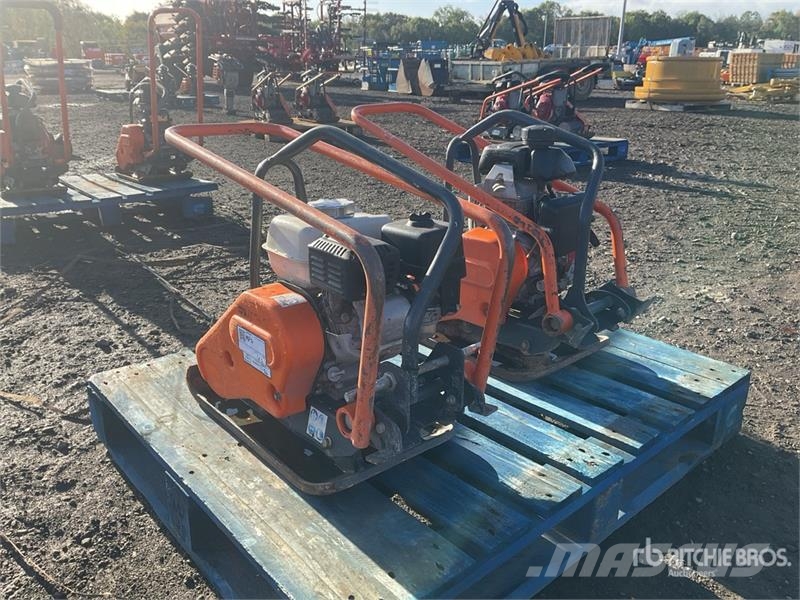 Belle of (2) Belle LC3251 Vibratory Plate Compactor Placas compactadoras