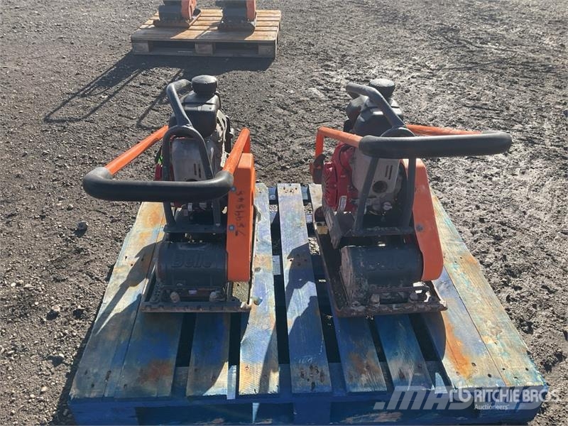 Belle of (2) Belle LC3251 Vibratory Plate Compactor Placas compactadoras