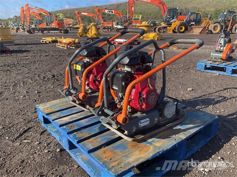 Belle of (2) Belle LC3251 Vibratory Plate Compactor Placas compactadoras