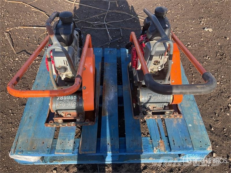 Belle of (2) Belle LC3251 Vibratory Plate Compactor Placas compactadoras
