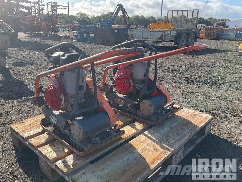 Belle of (2) Belle LC3251 Vibratory Plate Compactor Placas compactadoras