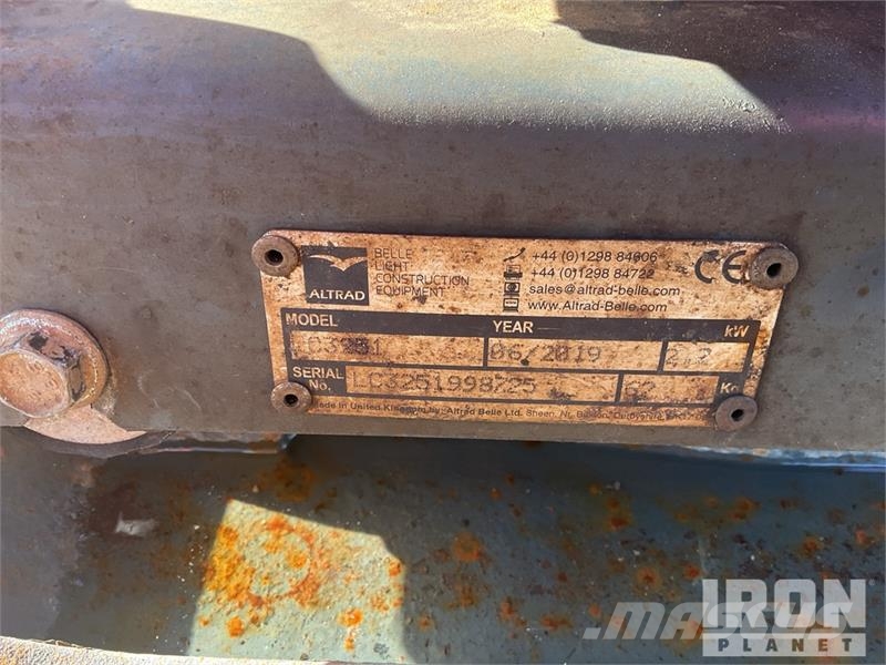 Belle of (2) Belle LC3251 Vibratory Plate Compactor Placas compactadoras