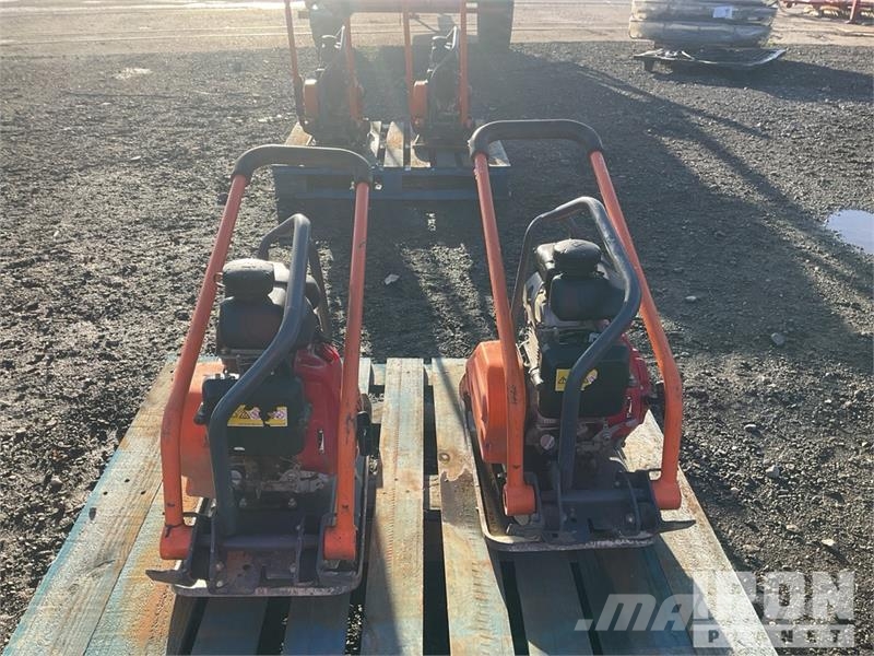 Belle of (2) Belle LC3251 Vibratory Plate Compactor Placas compactadoras