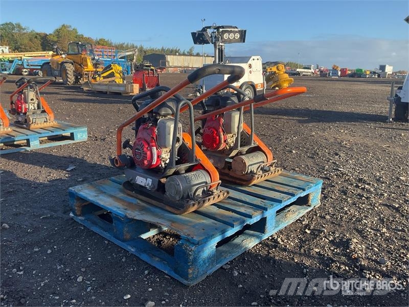 Belle of (2) Belle LC3251 Vibratory Plate Compactor Placas compactadoras