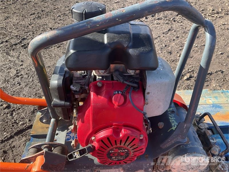 Belle of (2) Belle LC3251 Vibratory Plate Compactor Placas compactadoras