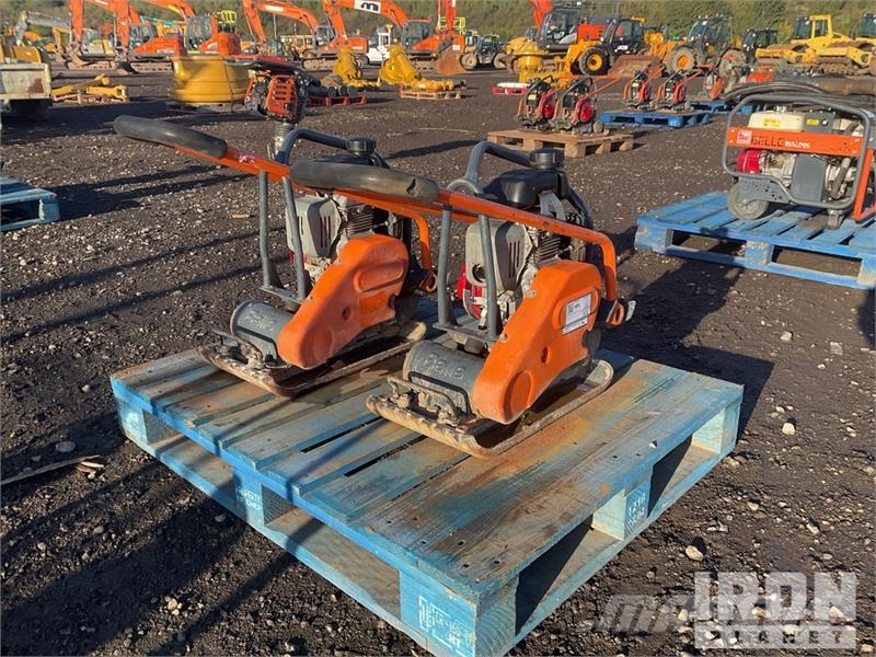 Belle of (2) Belle LC3251 Vibratory Plate Compactor Placas compactadoras