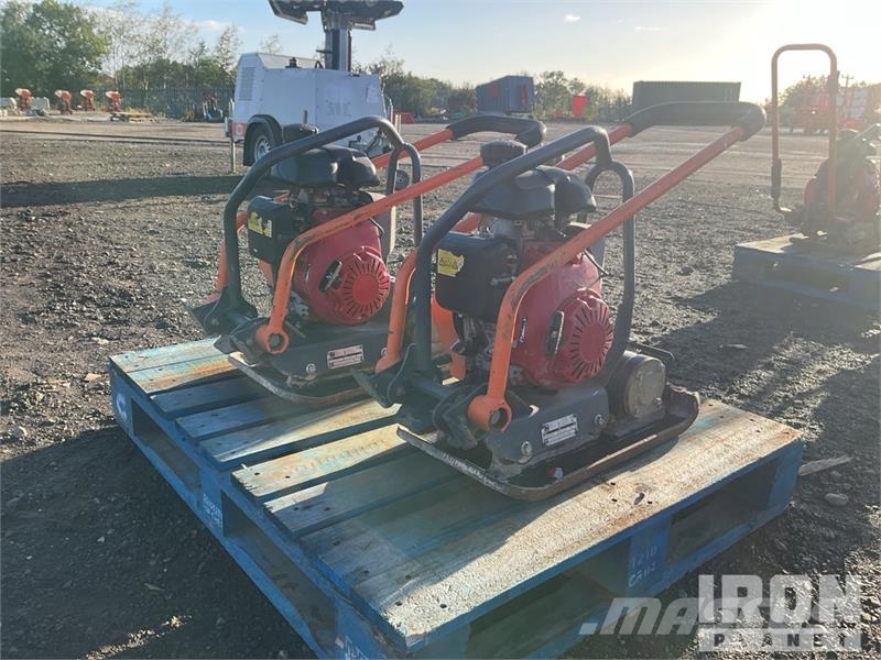 Belle of (2) Belle LC3251 Vibratory Plate Compactor Placas compactadoras