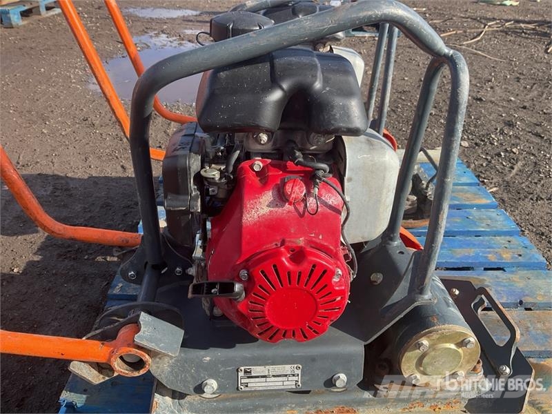 Belle of (2) Belle LC3251 Vibratory Plate Compactor Placas compactadoras