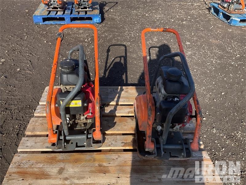Belle of (2) Belle LC3251 Vibratory Plate Compactor Placas compactadoras